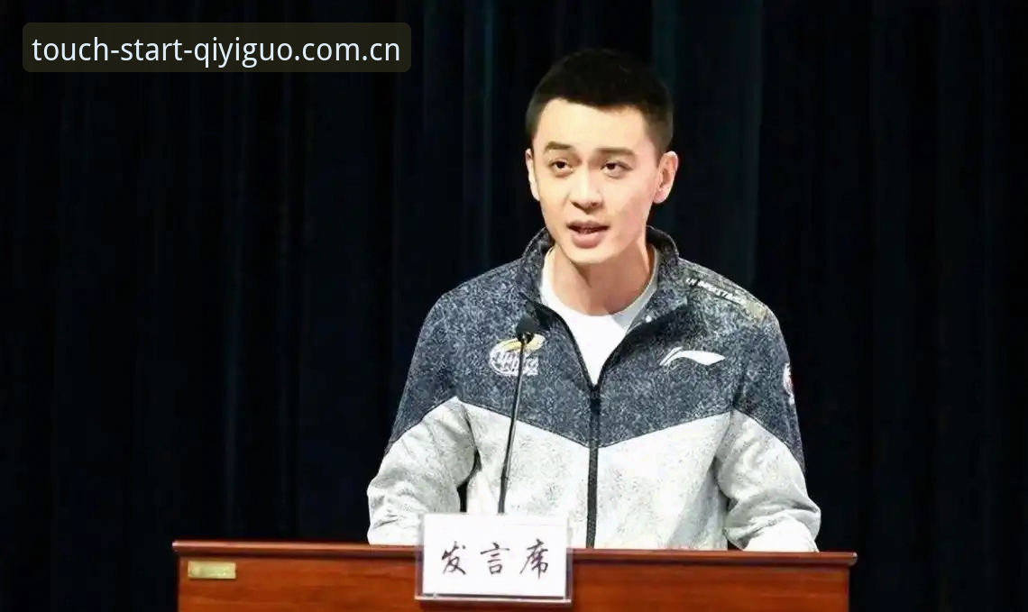 杨鸣点破C罗3重困境，前锋集体开火时代，巨星压轴出场是把双刃剑